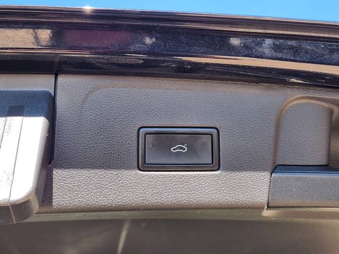 Used 2022 Volkswagen Atlas SEL Premium image 42