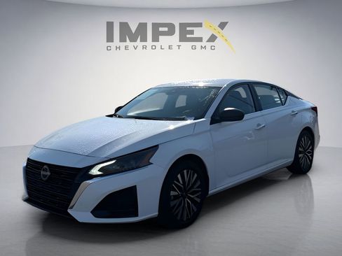 Used 2025 Nissan Altima 2.5 SV FWD image 1