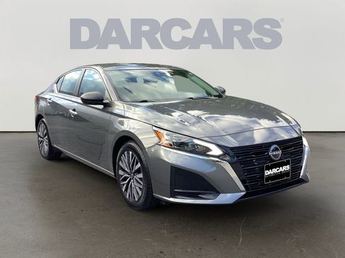 Used 2025 Nissan Altima 2.5 SV FWD image 1