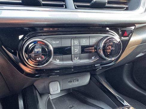 New 2025 Chevrolet Trax LT w/ Sunroof Package image 36