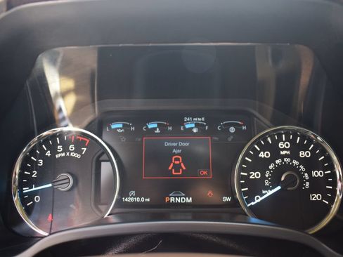 Used 2019 Ford F150 Lariat w/ Equipment Group 502A Luxury AWD/4WD image 19