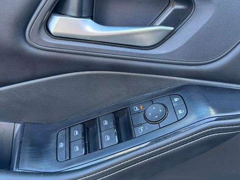 Used 2025 Nissan Rogue SV image 16