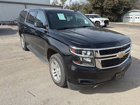 Used 2019 Chevrolet Suburban LT image 4