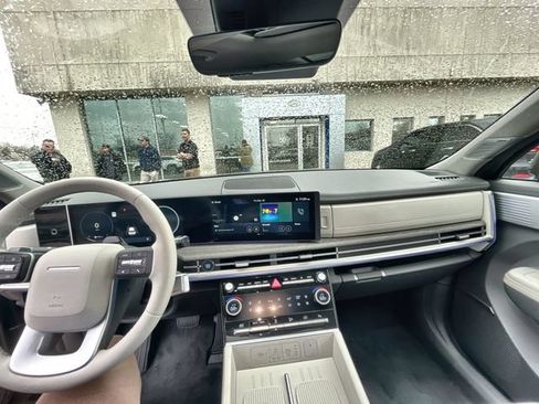 Used 2024 Hyundai Santa Fe Limited FWD image 18