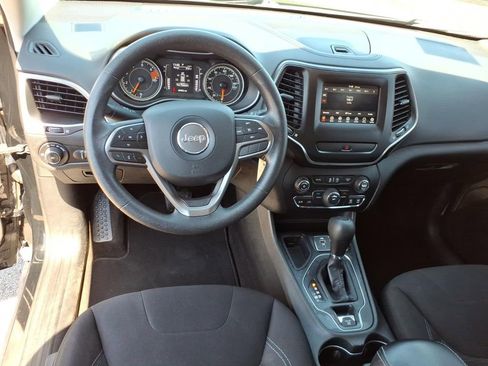 Used 2019 Jeep Cherokee Latitude w/ Popular Appearance Group FWD image 6