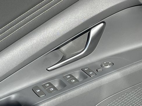 Used 2023 Hyundai Elantra SEL w/ Convenience Package FWD image 18