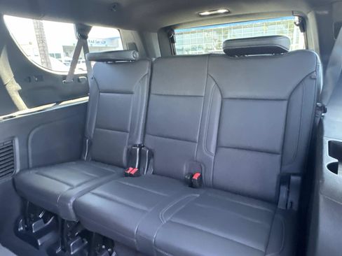 Used 2022 Chevrolet Suburban LT w/ LT Signature Package RWD image 27