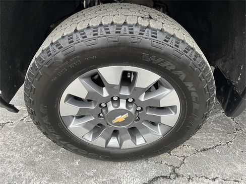 Used 2024 Chevrolet Silverado 2500 Custom w/ Custom Value Package image 17
