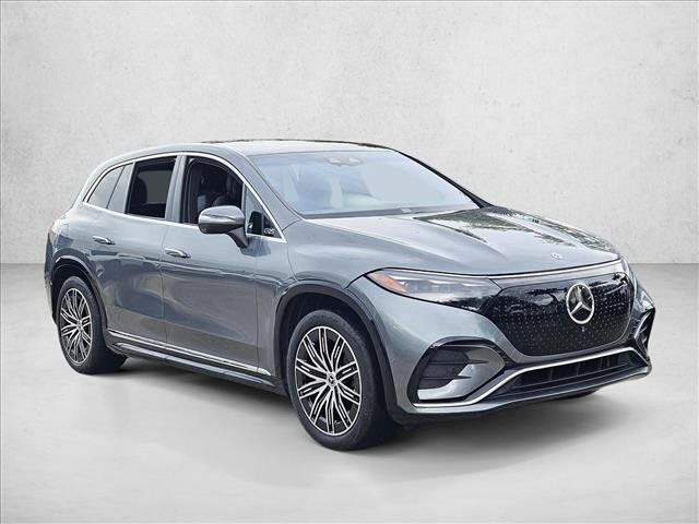 Used 2023 Mercedes-Benz EQS 580 4MATIC SUV image 3