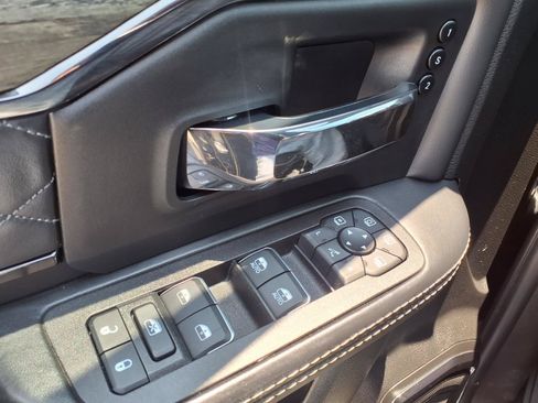 Used 2025 RAM 2500 Limited AWD/4WD image 23