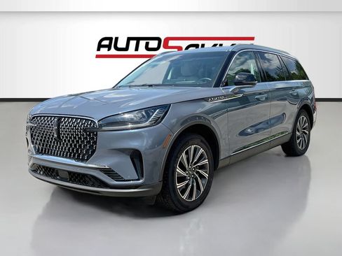 Used 2025 Lincoln Aviator AWD w/ Equipment Group 101A image 3