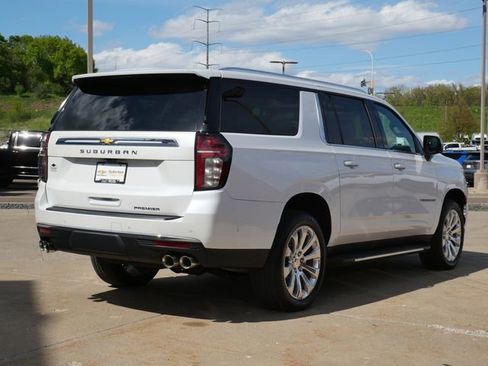 Used 2023 Chevrolet Suburban Premier w/ Advanced Technology Package AWD/4WD image 7