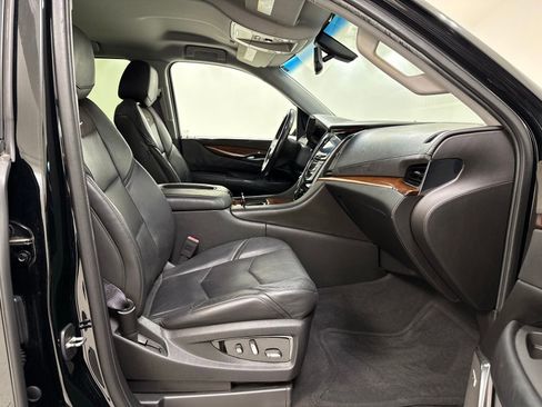 Used 2015 Cadillac Escalade 4WD image 29
