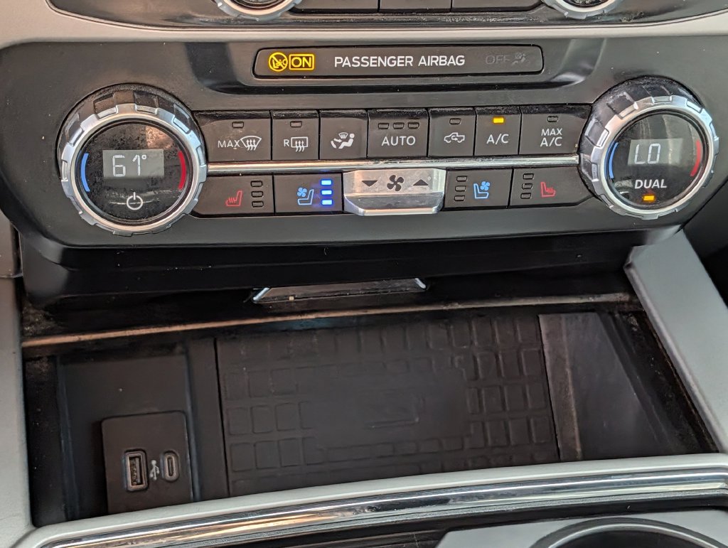 Used 2022 Ford F350 Lariat w/ Lariat Ultimate Package AWD/4WD image 16