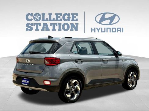 Used 2022 Hyundai Venue SEL FWD image 10