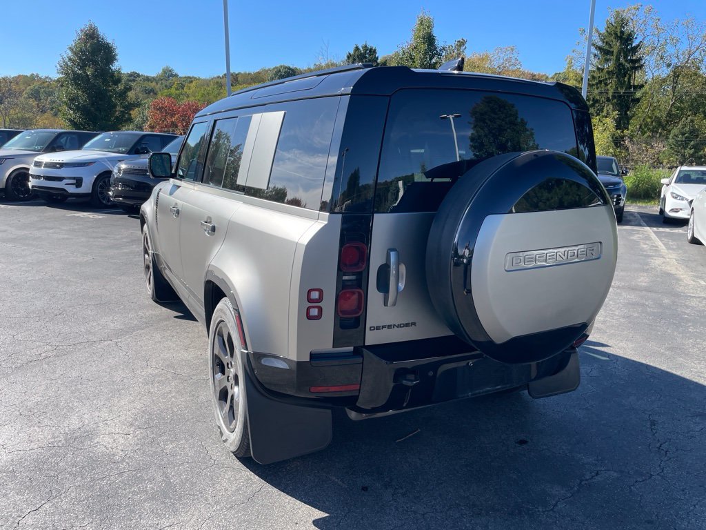 Used 2025 Land Rover Defender 110 X-Dynamic SE AWD/4WD image 9