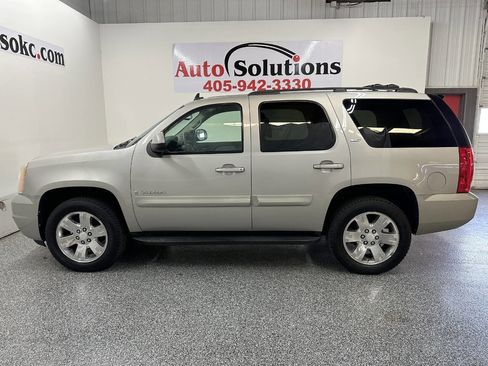 Used 2008 GMC Yukon SLT w/ SLT Preferred Equipment Group image 4