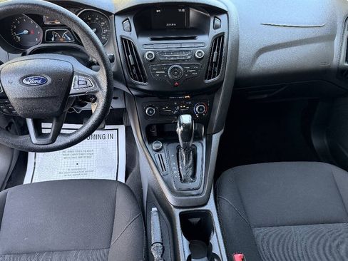 Used 2016 Ford Focus SE FWD image 13