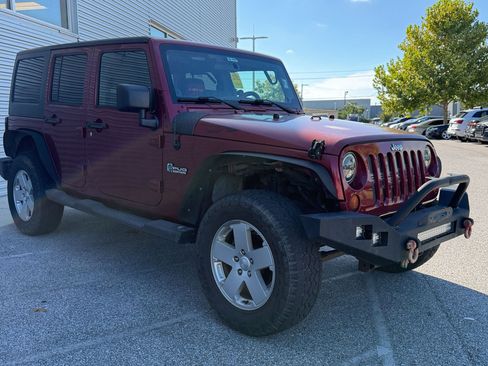 Used 2011 Jeep Wrangler Unlimited Sahara w/ Connectivity Group AWD/4WD image 4