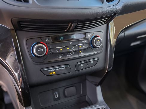 Used 2017 Ford Escape SE w/ Equipment Group 201A FWD image 19