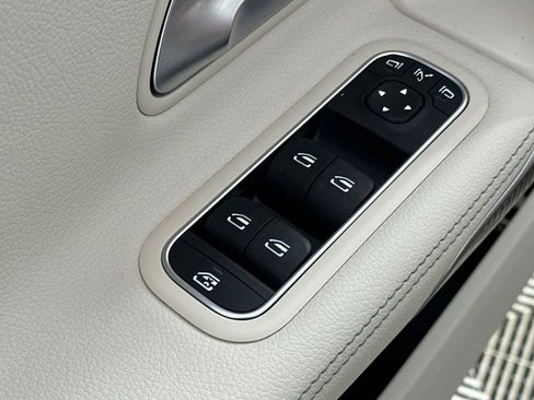 Used 2023 Mercedes-Benz CLA 250 image 12