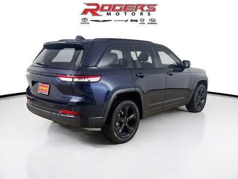 Certified 2024 Jeep Grand Cherokee Limited w/ Black Appearance Package image 8