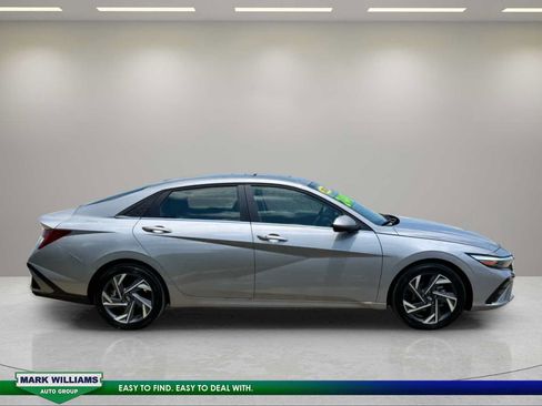 Used 2025 Hyundai Elantra SEL FWD image 10