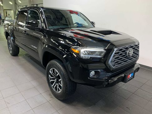 Used 2023 Toyota Tacoma TRD Sport image 2