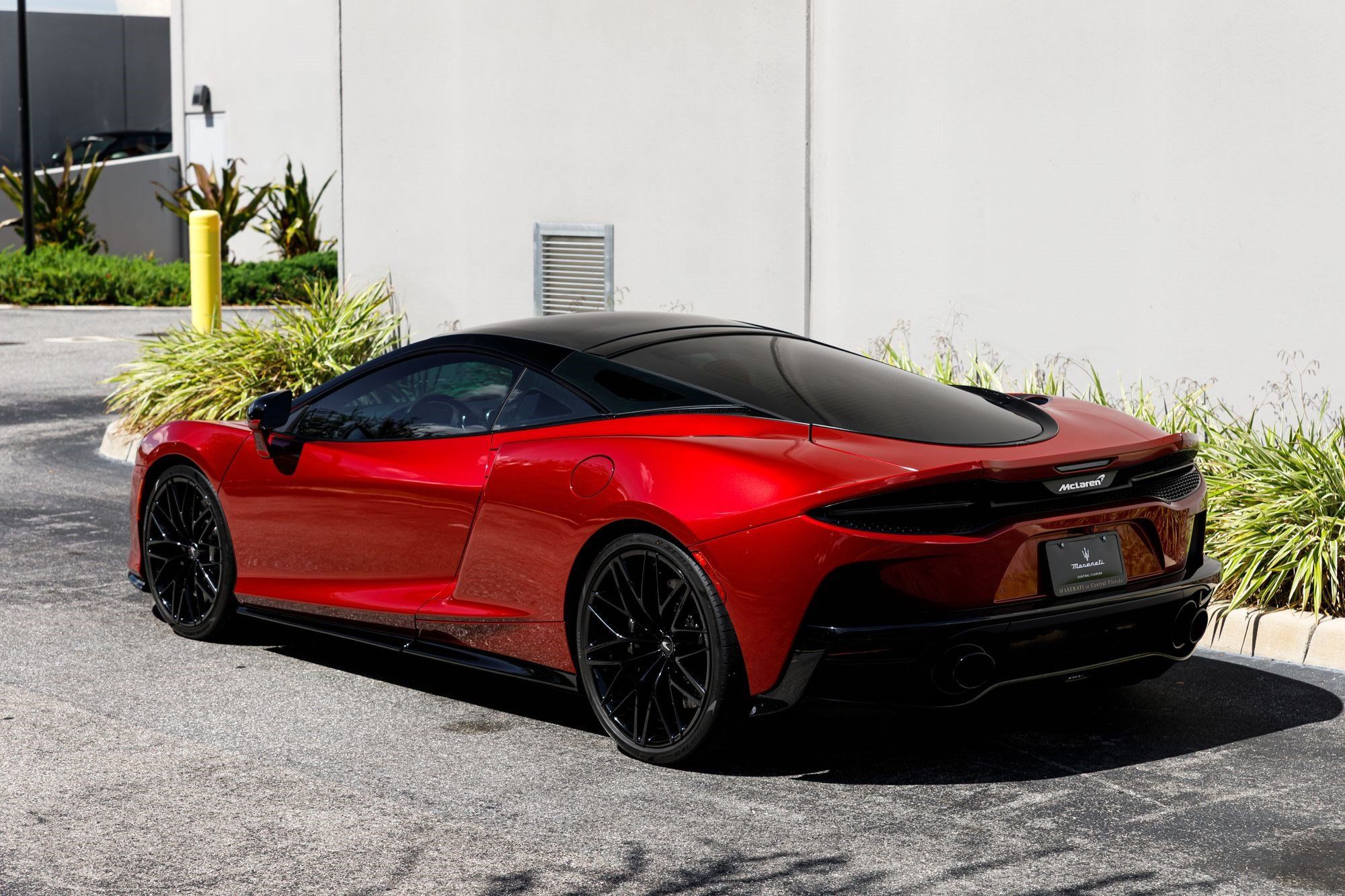 Used 2023 McLaren GT RWD image 3