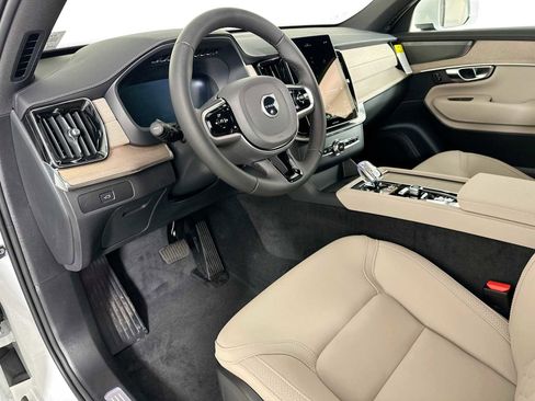 New 2025 Volvo XC90 B5 Plus w/ Protection Package Premier image 9