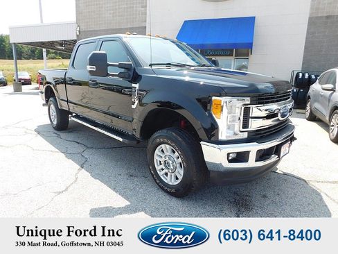 Used 2017 Ford F250 XLT w/ XLT Value Package image 2