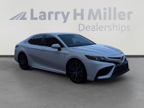 Used 2023 Toyota Camry SE FWD image 7