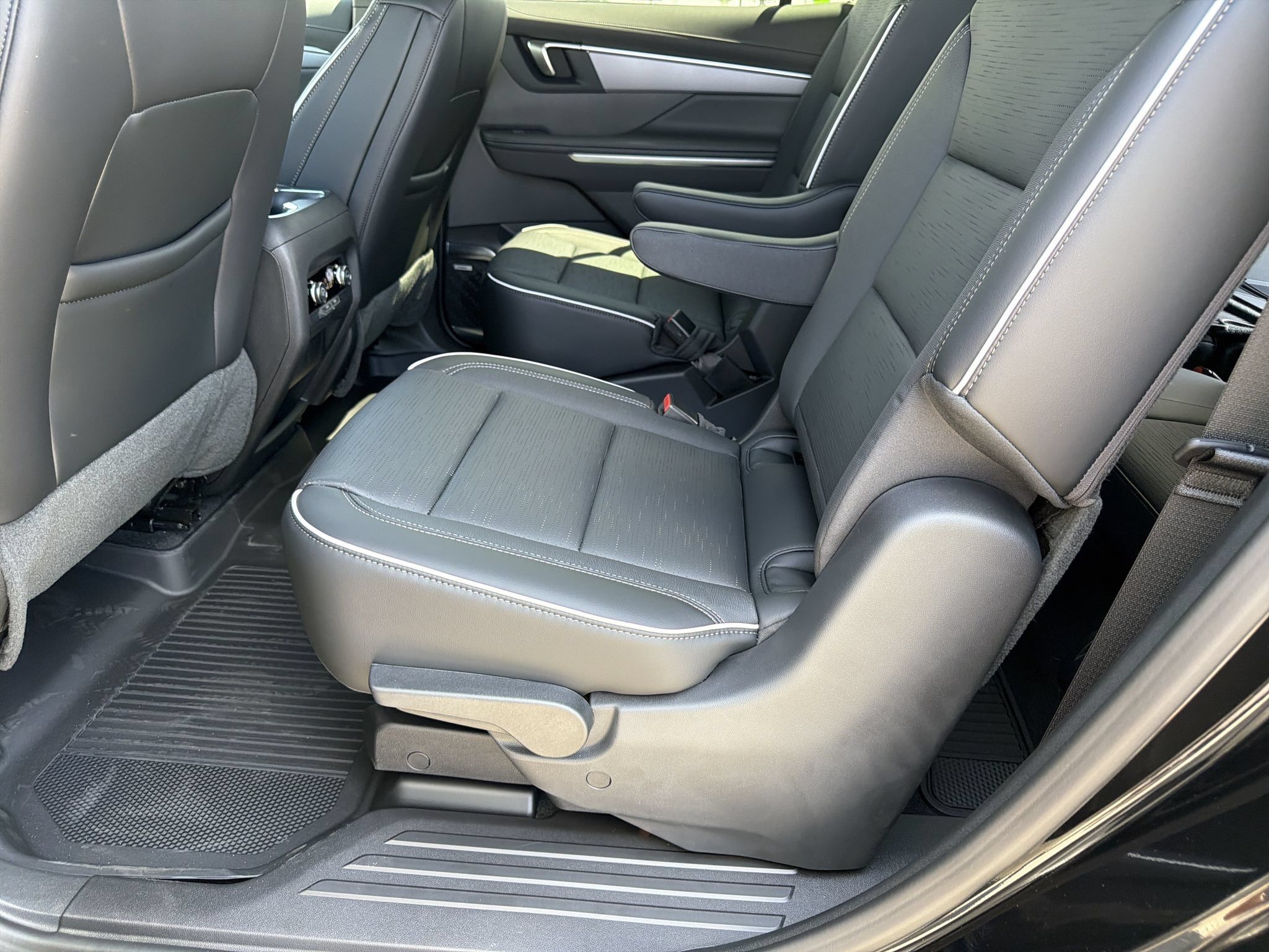 New 2026 Buick Enclave Sport Touring w/ LPO, Floor Liner Package FWD image 17