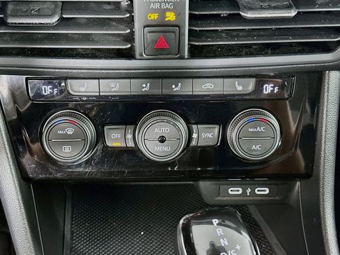 Used 2024 Volkswagen Jetta SE FWD image 23