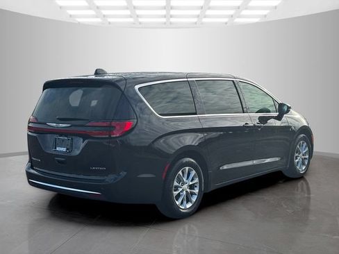 New 2026 Chrysler Pacifica Limited FWD image 7