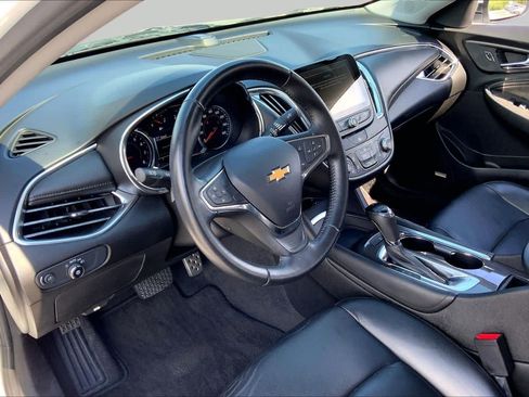 Used 2017 Chevrolet Malibu LT w/ Leather Package FWD image 17