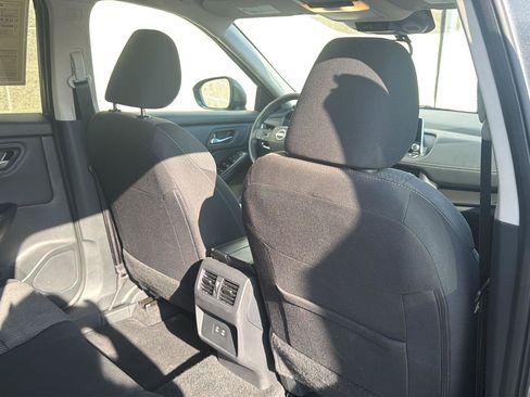 Used 2025 Nissan Rogue SV FWD image 25