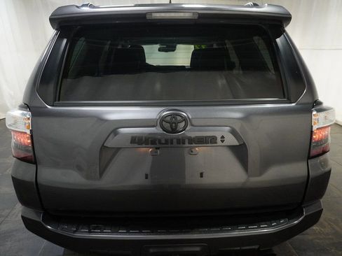 Used 2022 Toyota 4Runner SR5 Premium image 5