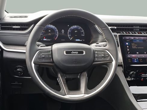 Used 2023 Jeep Grand Cherokee Limited image 15