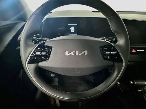 Used 2025 Kia Niro EX FWD image 11