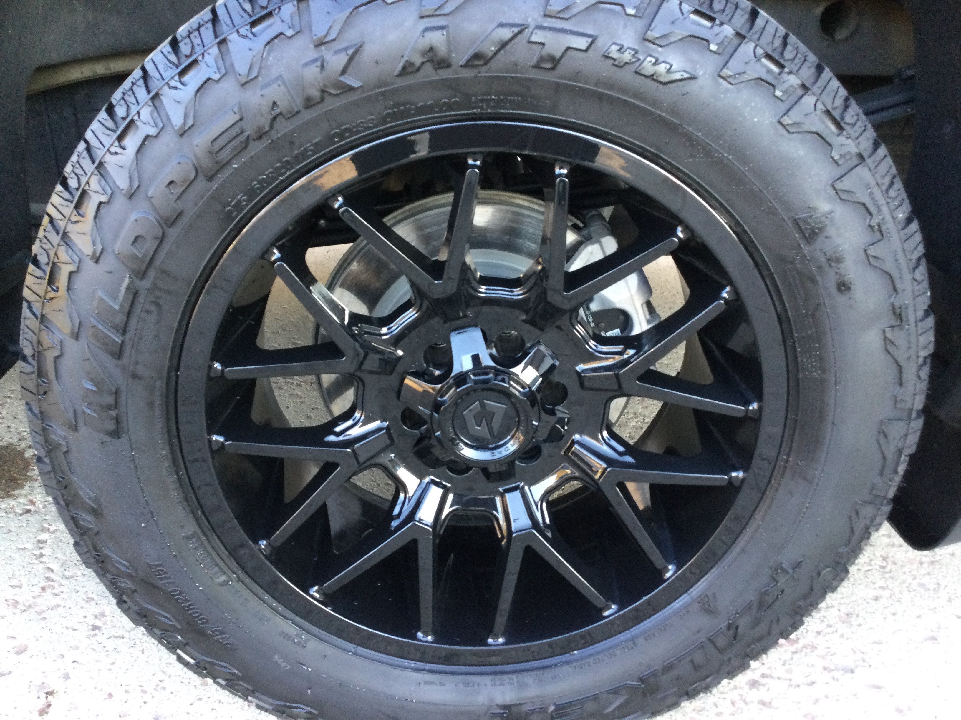 Used 2023 GMC Sierra 1500 AT4 w/ AT4 Premium Package AWD/4WD image 9