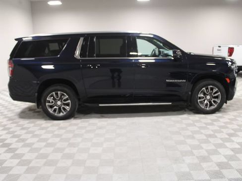 Used 2023 Chevrolet Suburban LT w/ Luxury Package AWD/4WD image 11