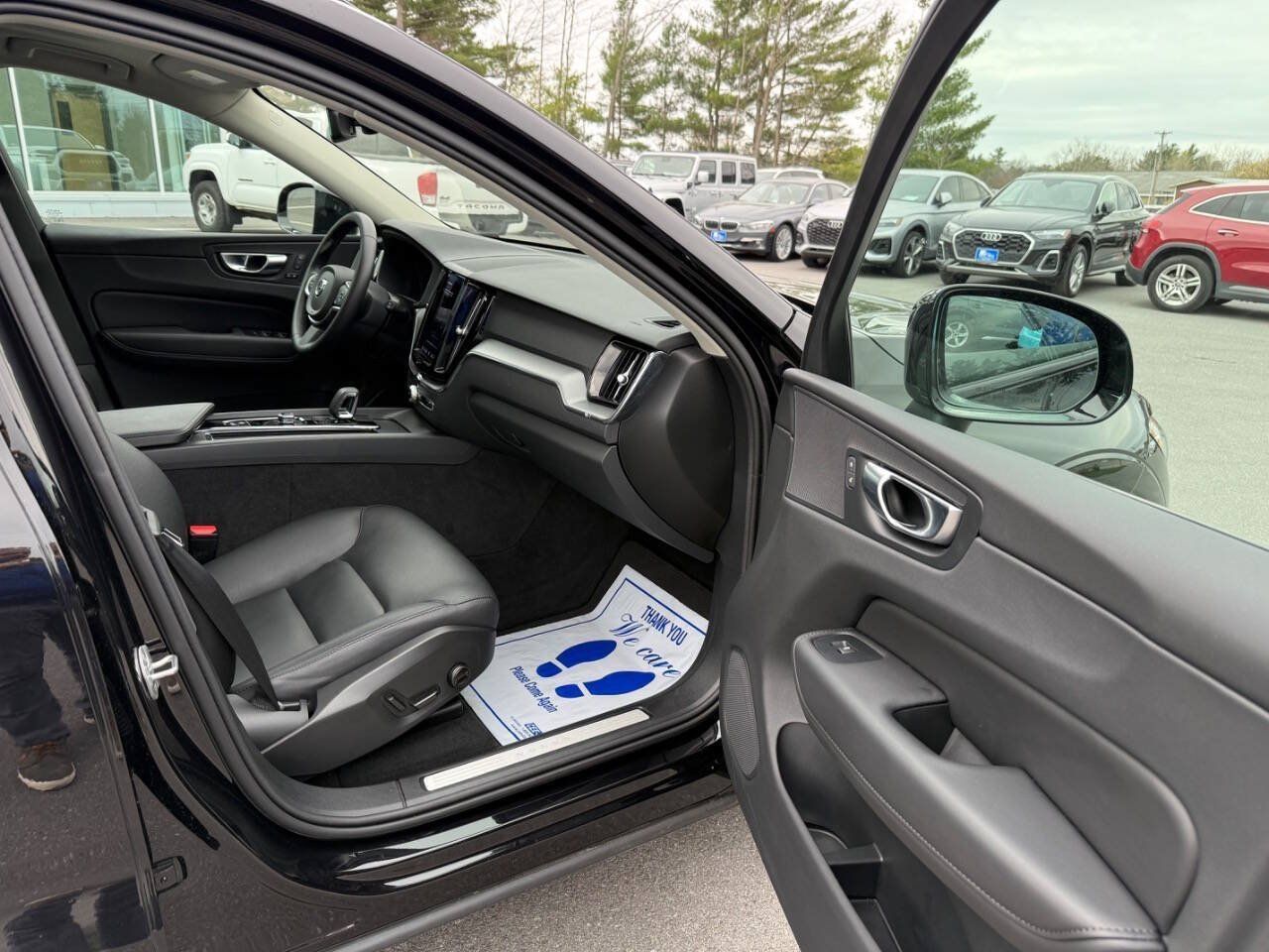 Used 2025 Volvo XC60 B5 Core AWD/4WD image 10