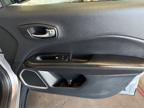 Used 2020 Jeep Compass Limited image 27