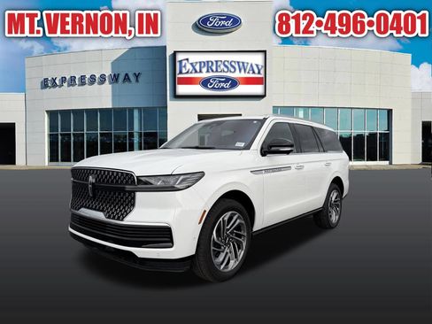 Used 2025 Lincoln Navigator Reserve AWD/4WD image 3