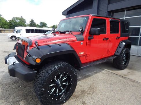 Used 2014 Jeep Wrangler Unlimited Sahara AWD/4WD image 3