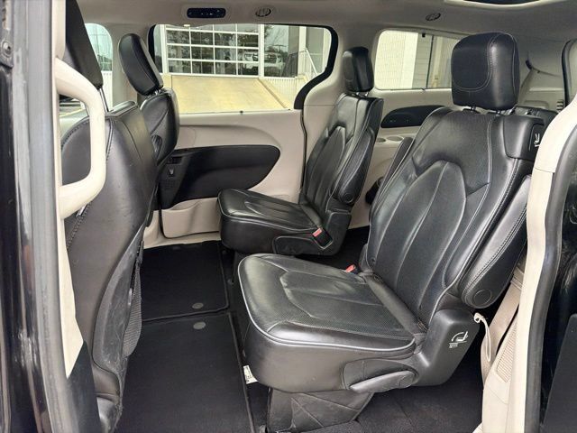 Used 2019 Chrysler Pacifica Limited FWD image 25