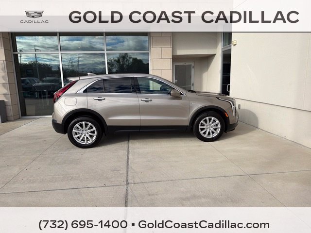 Used 2023 Cadillac XT4 Luxury w/ Cold Weather Package FWD image 4