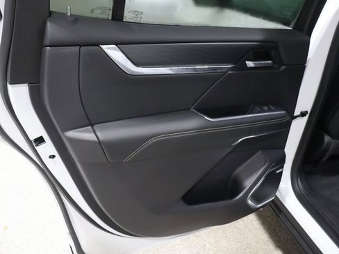 Used 2024 GMC Acadia Elevation image 19