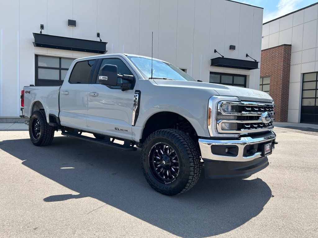 Used 2026 Ford F350 Lariat AWD/4WD image 2